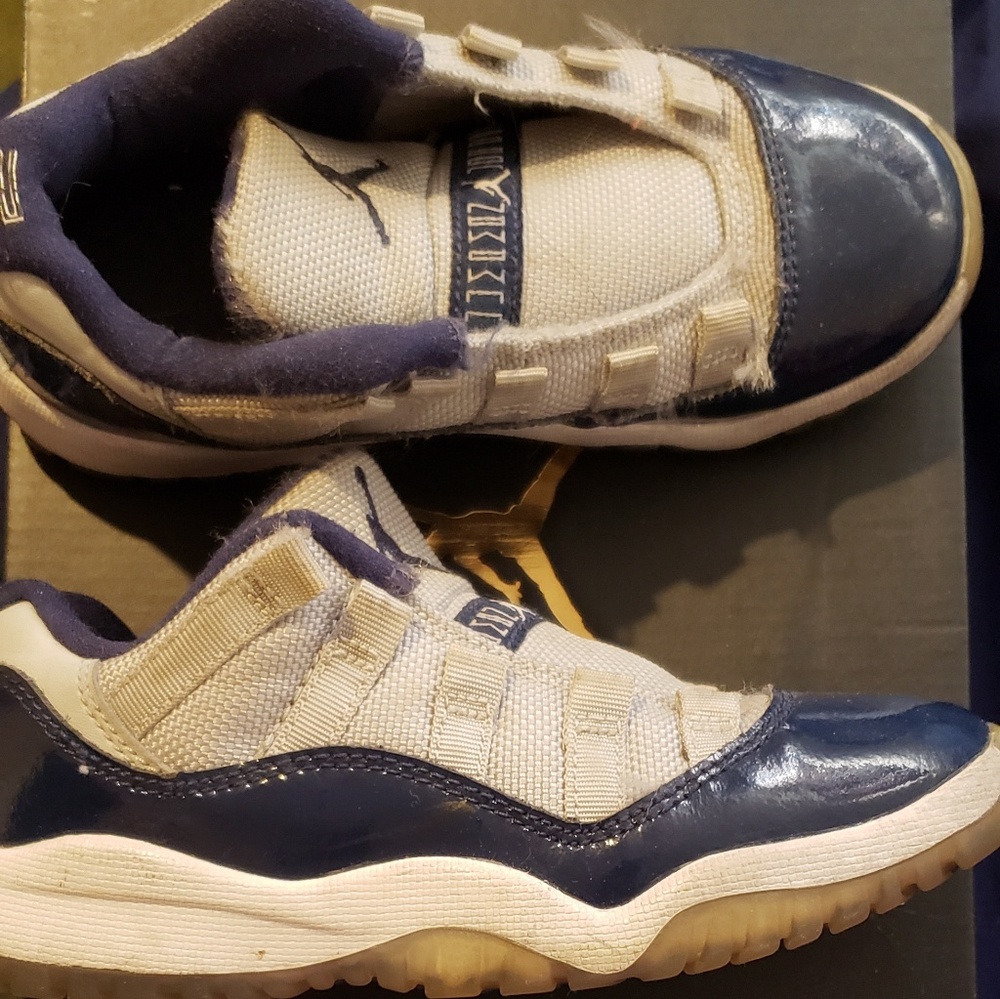 Boys Jordan - Picture 2 of 5